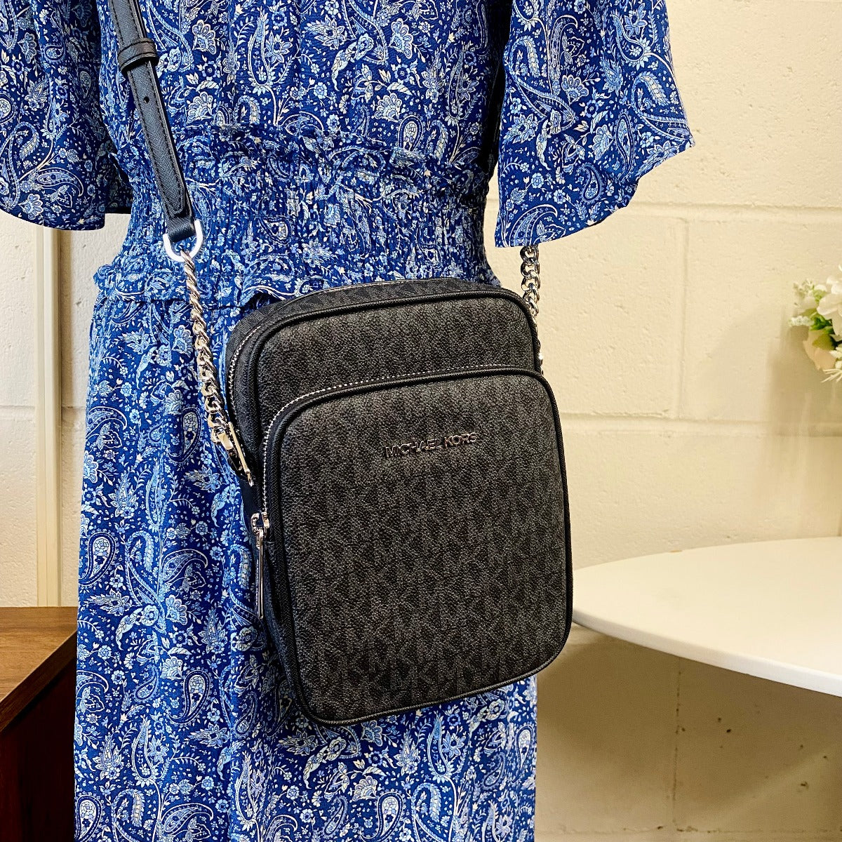 MICHAEL KORS 35F1STVC2B JET SET TRAVEL MEDIUM CROSSBODY BAG MK BLACK MICHAEL KORS 35F1STVC2B JET SET TRAVEL MEDIUM CROSSBODY BAG MK BLACK